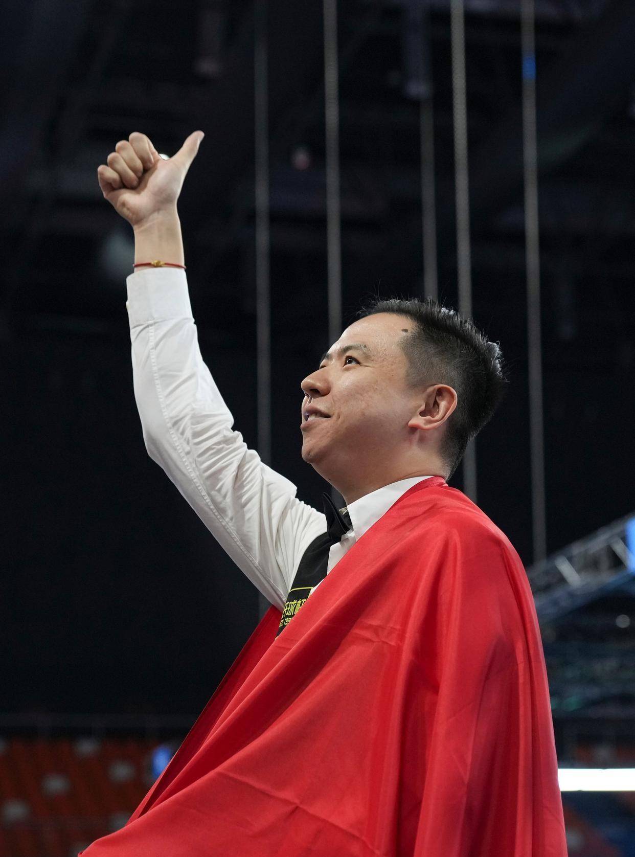 等中场队员 等中场队员